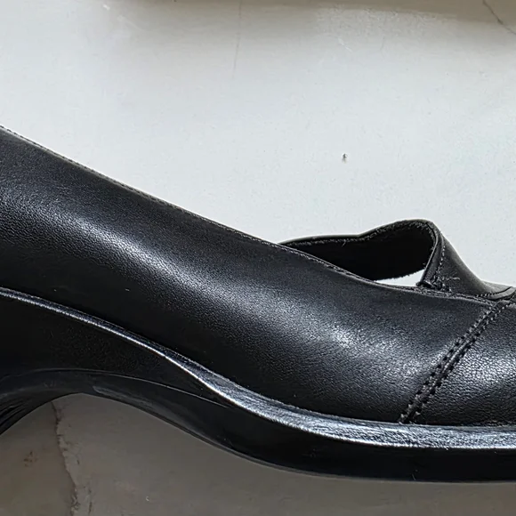Clarks Size 12 N Black  Slip-On Shoes With Small Heel - Picture 3 of 5